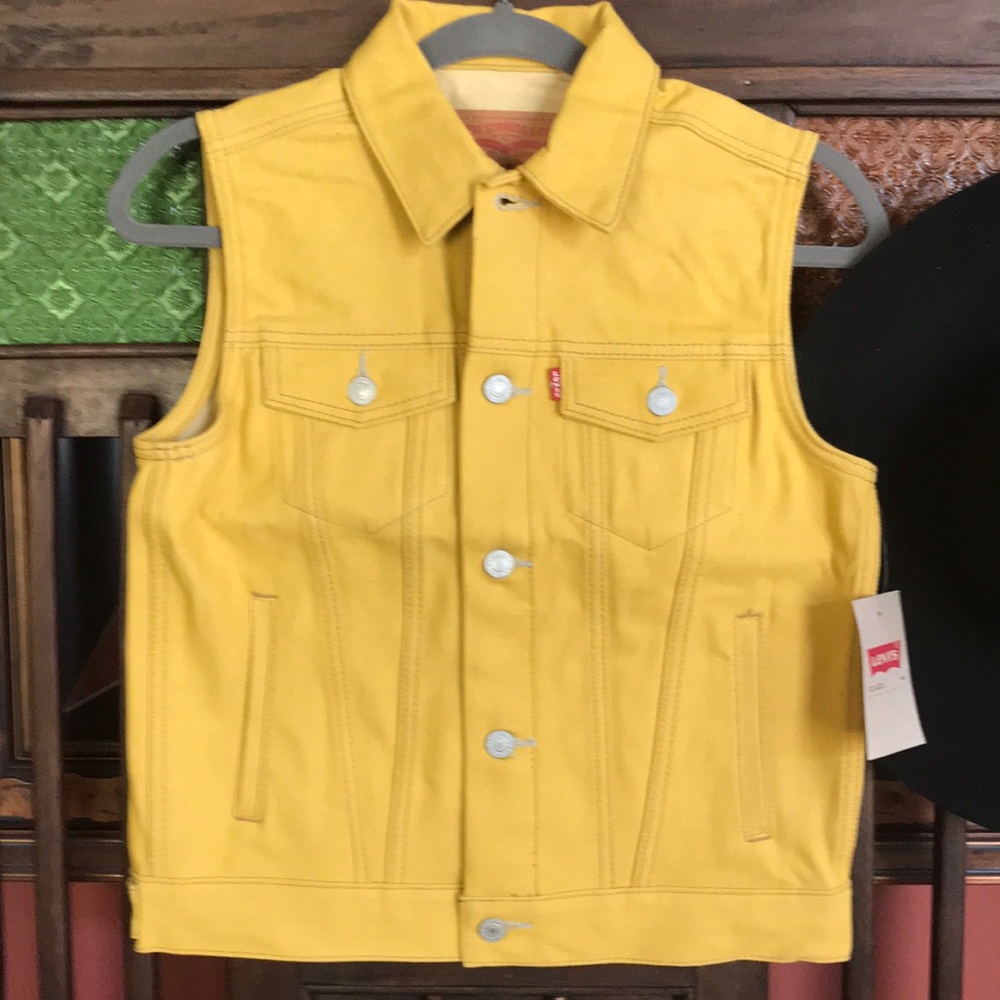Levi’s mustard yellow vest gray stitching NWT Med.